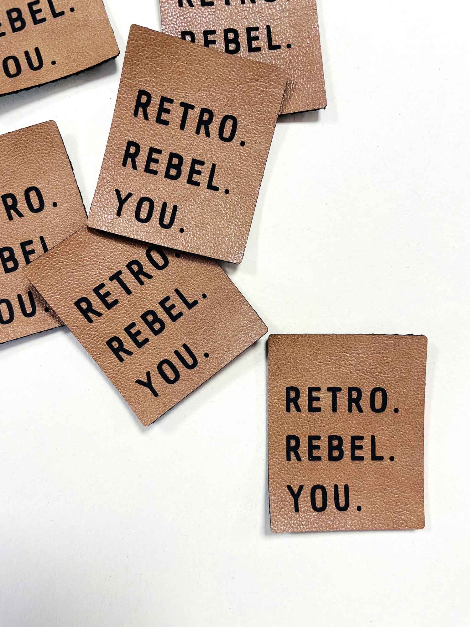Retro. Rebel. You. | Kunstlederen Label