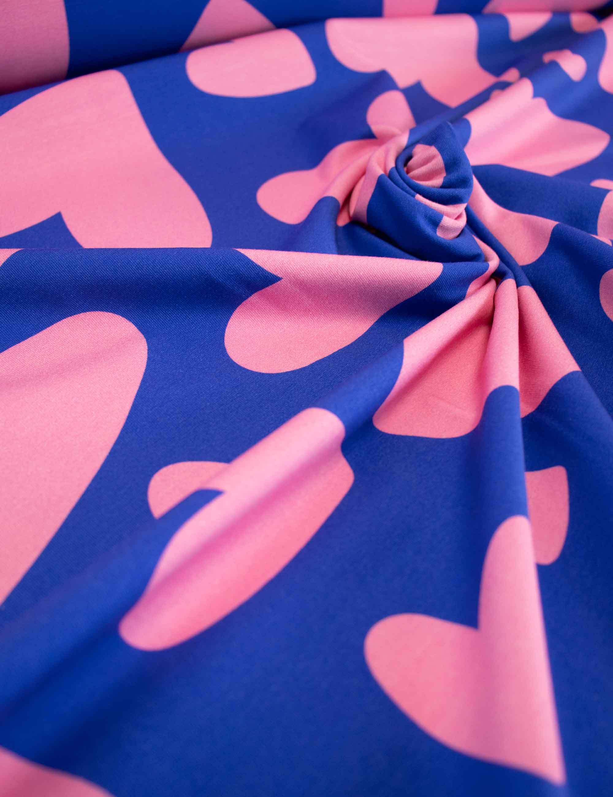 Bold-Hearts-2-Blue-tricot-rebel-studio-stoffen.jpg