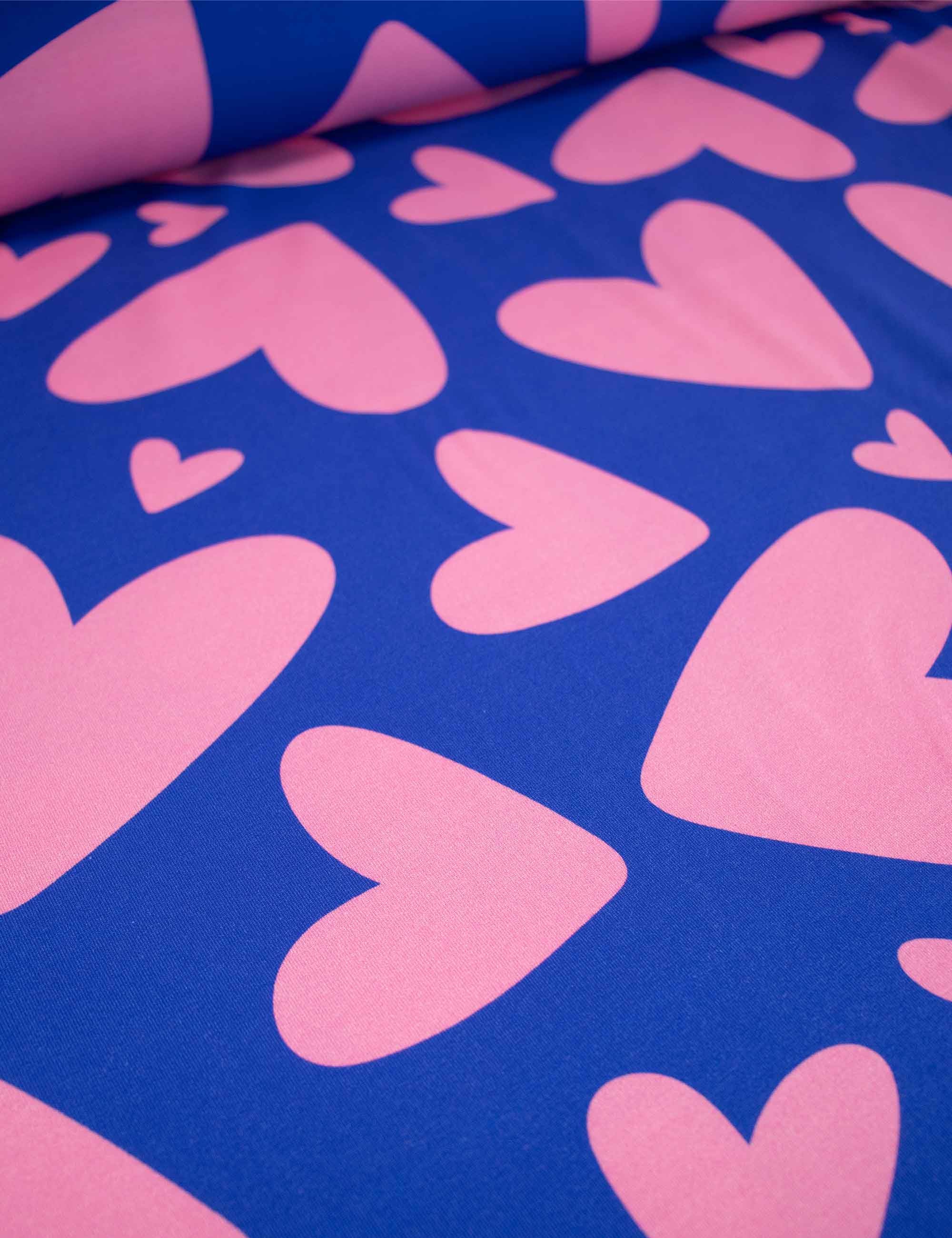 Bold-Hearts-3-Blue-tricot-rebel-studio-stoffen.jpg