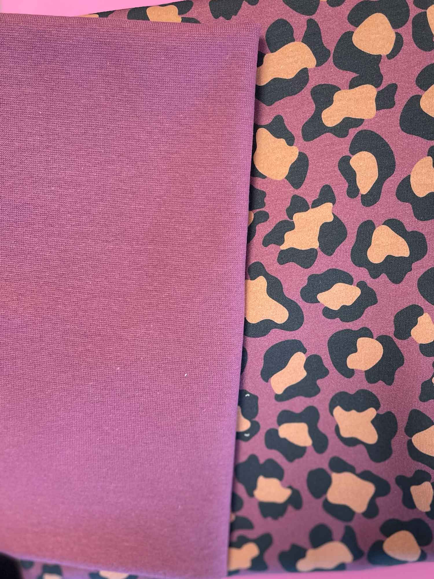 65cm CouponLeopard Ruby + 30cm boordstof  - French Terry