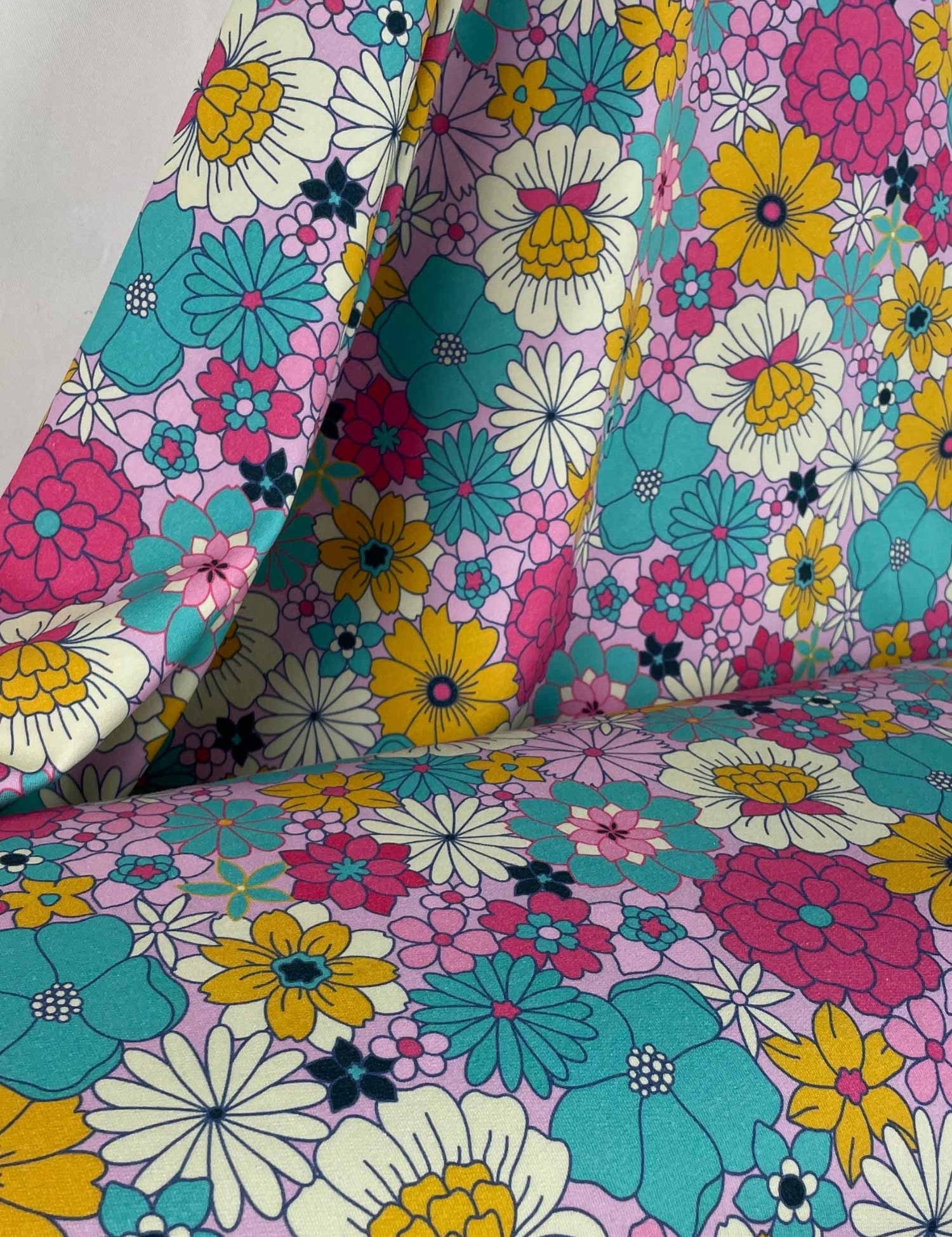 Lila-bloemen-45-french-terry-rebel-studio-stoffen.jpg