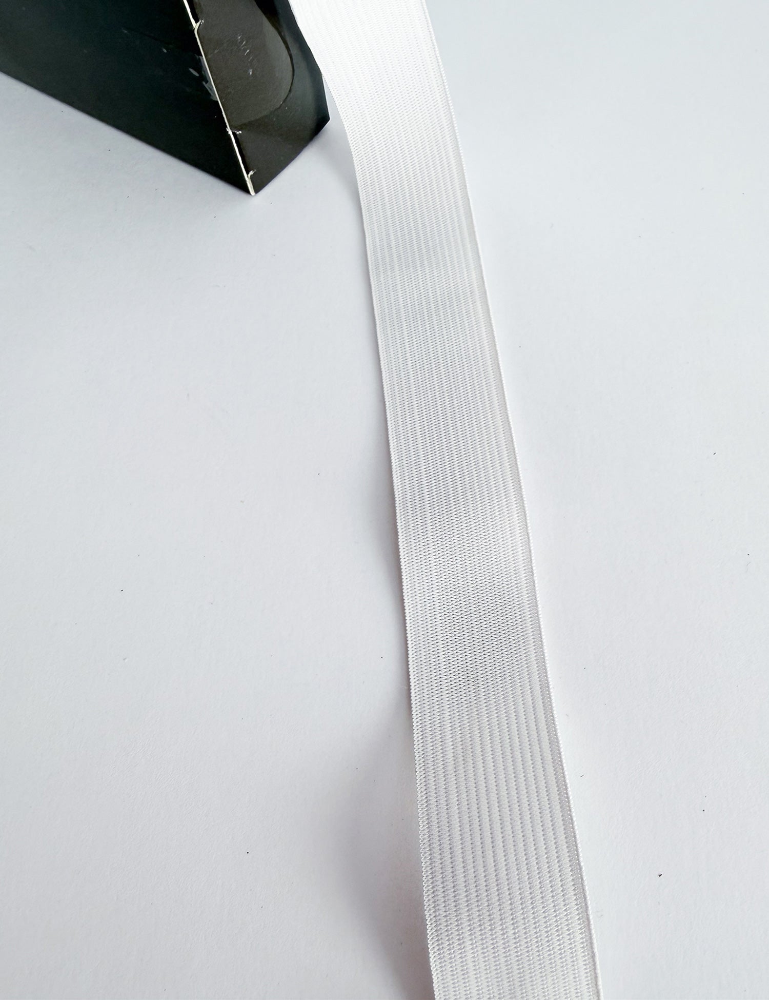Prym zacht bandelastiek 25 mm · wit