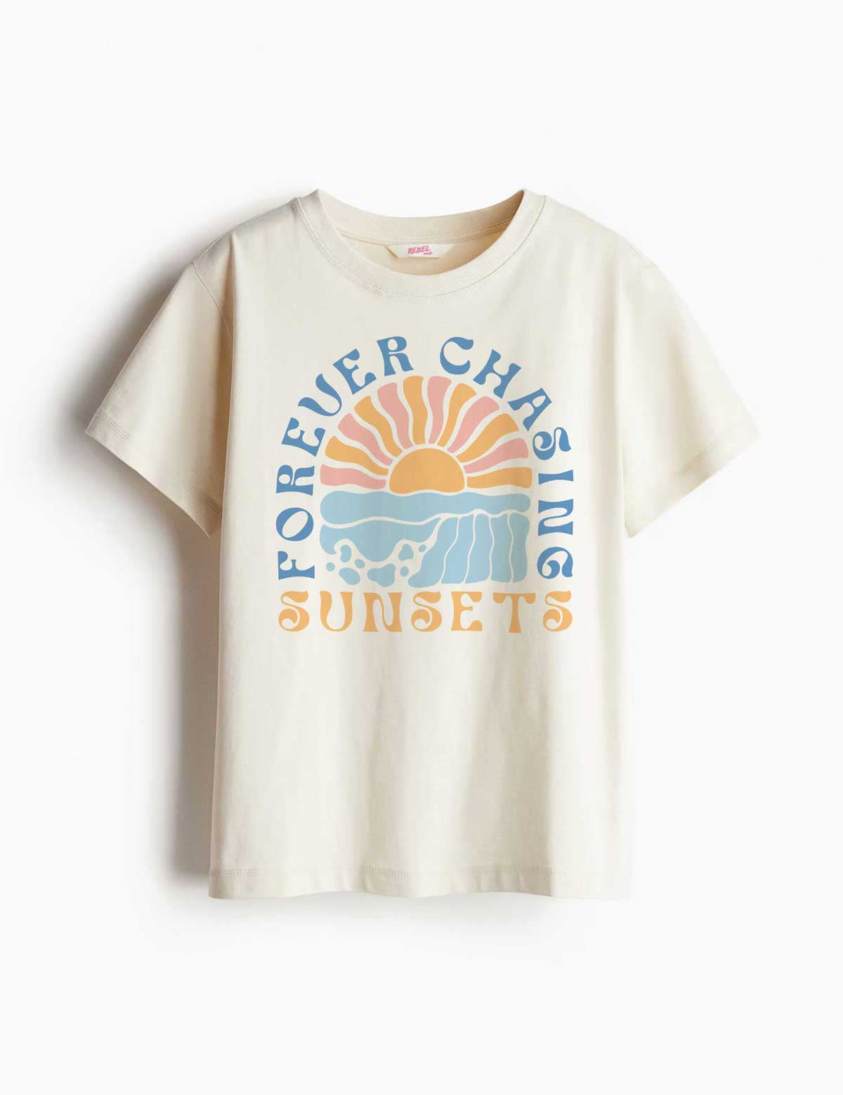 forever-chasing-sunsets-tshirt-Rebel-Studio-DTF-strijktransfers.jpg