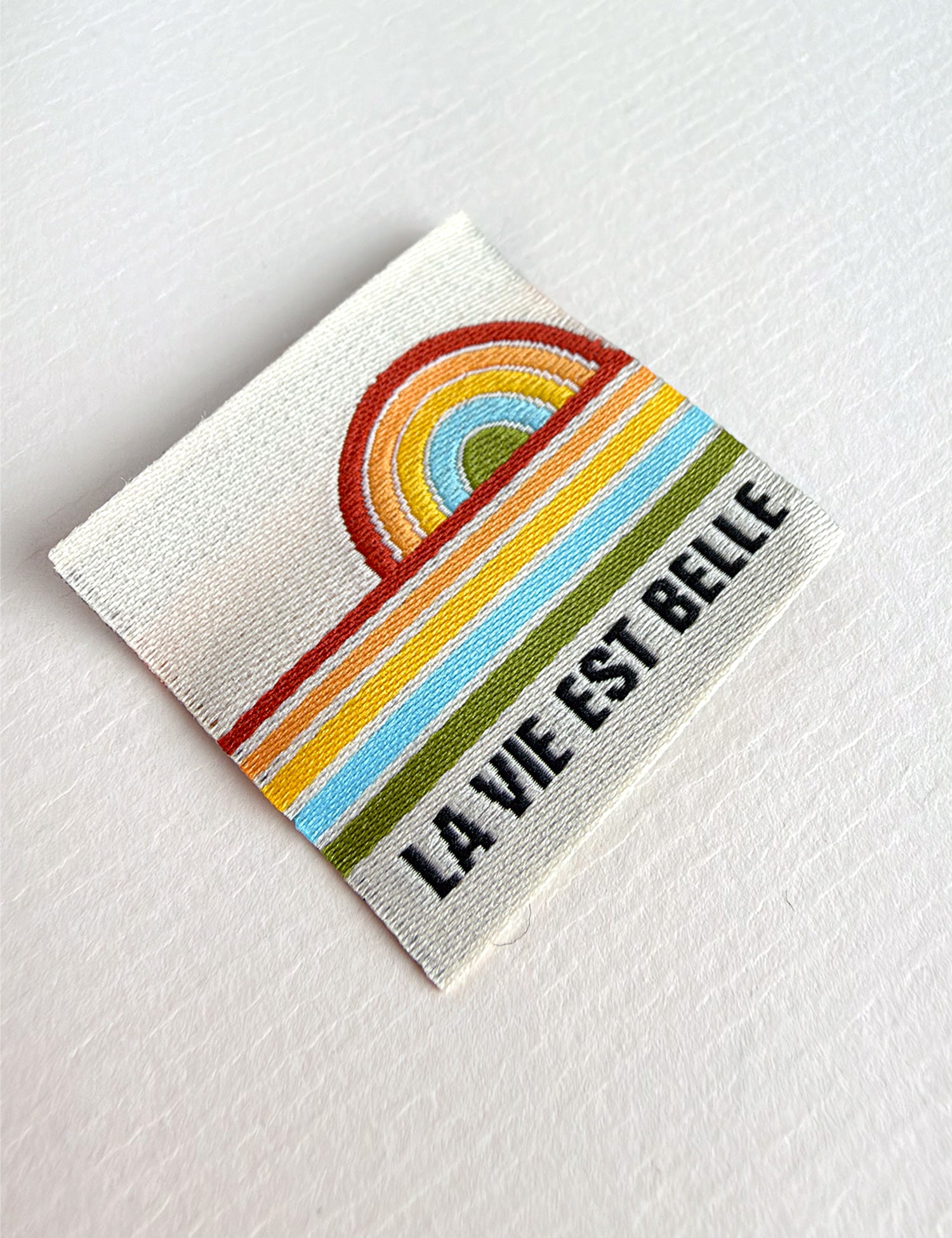 La Vie Est Belle | Geweven naailabel