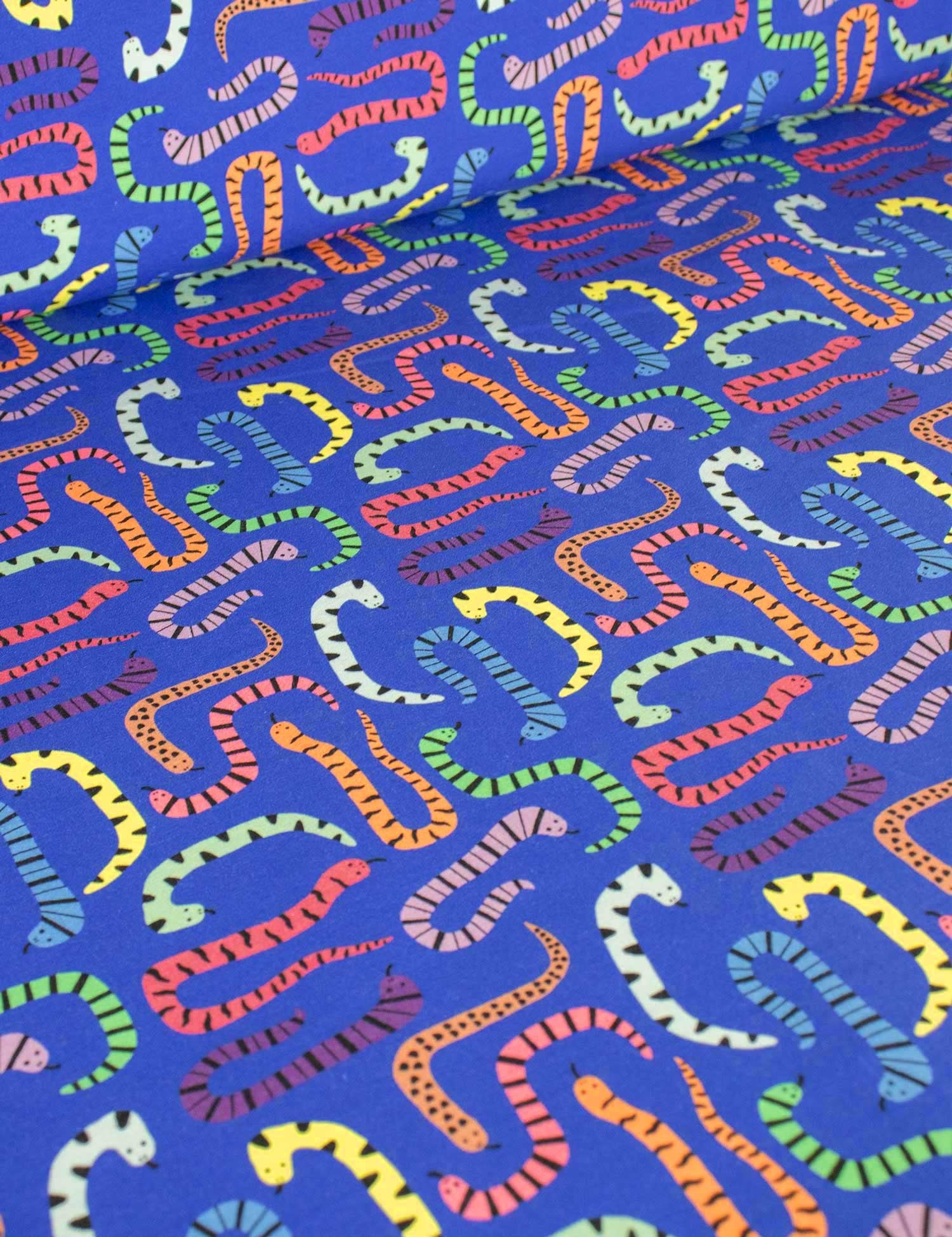 rebel-snakes-royal-blue-tricot-Rebel-Studio-Stoffen-overzicht_54f9a741-7452-4250-9858-1a04f4a6d70b.jpg